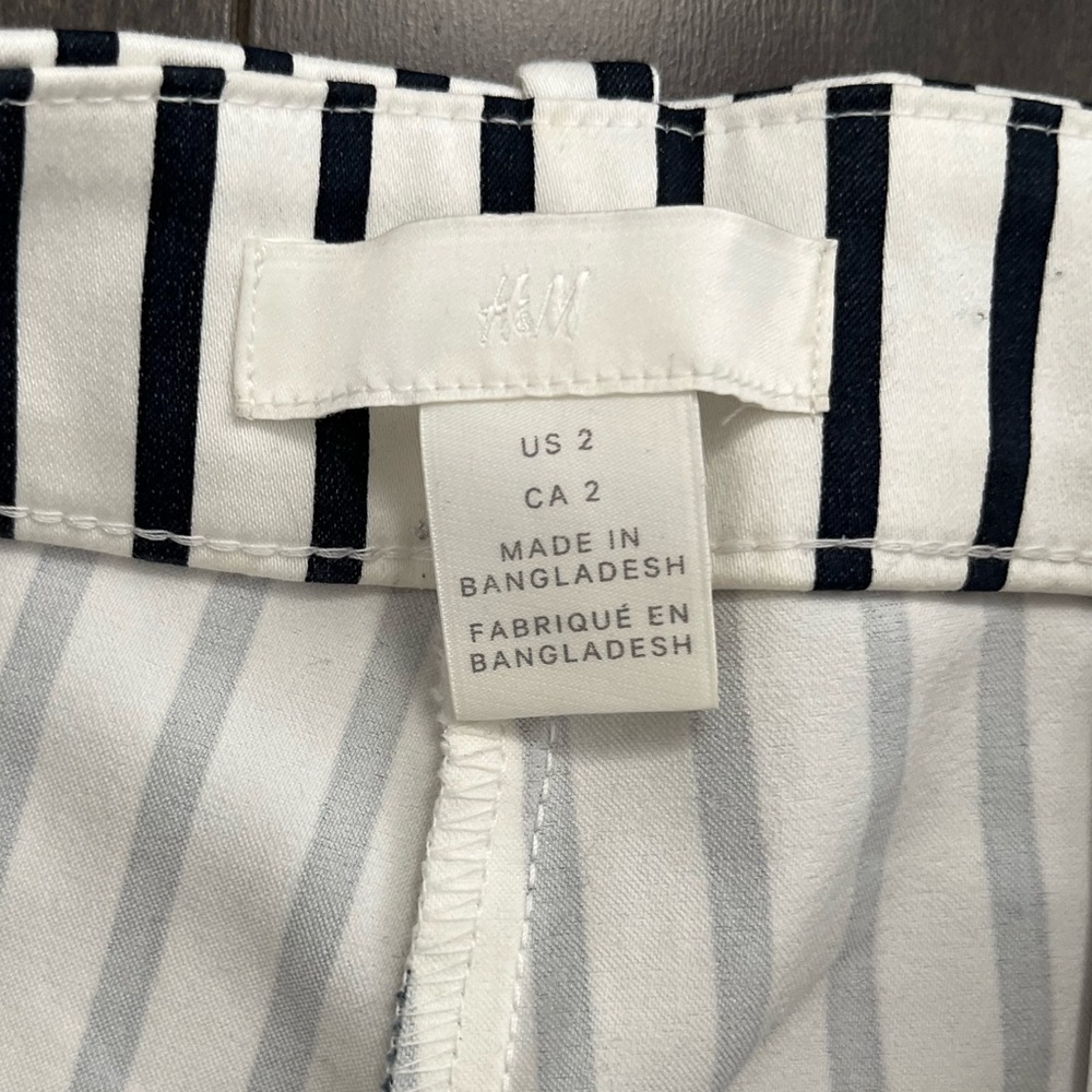 H&M Navy and White Striped Slacks Size 2 Ankle Height
Business Casual, Office - Picture 2 of 13